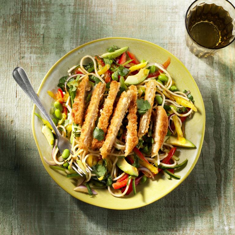 Nudelsallad med vegansk schnitzel