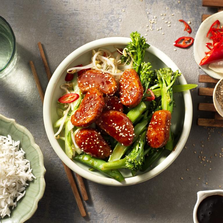 Glaserade nuggets med ris och grönsaker